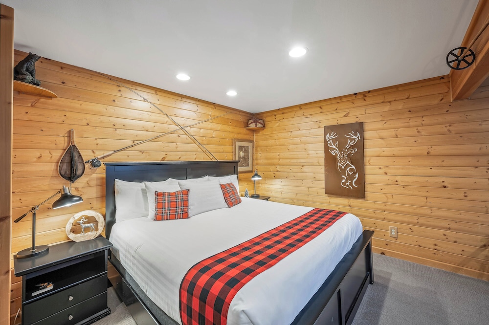 All Seasons River Inn