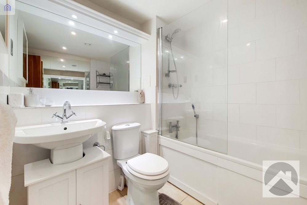 2 Bed &1 Bath Apartment in Canary Wharf