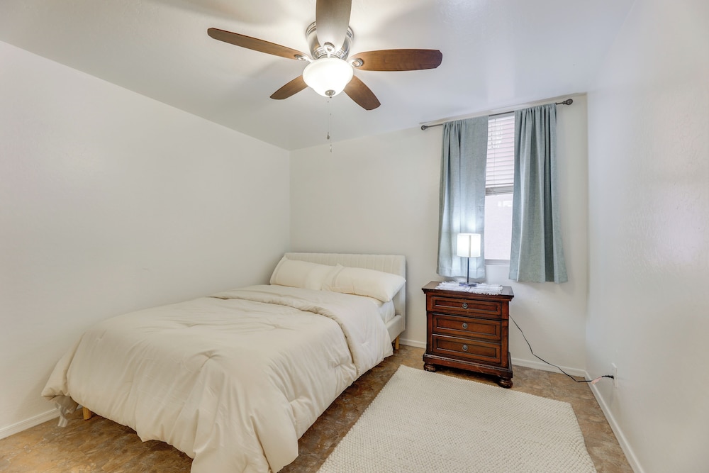 3 Mi to Santan Village: Home w/ Covered Patio