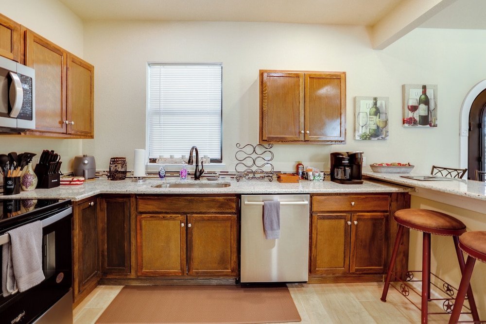 Hill Country Casita Near Guadalupe River!