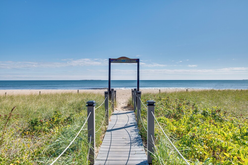'beachfront 9' Condo on Old Orchard Beach
