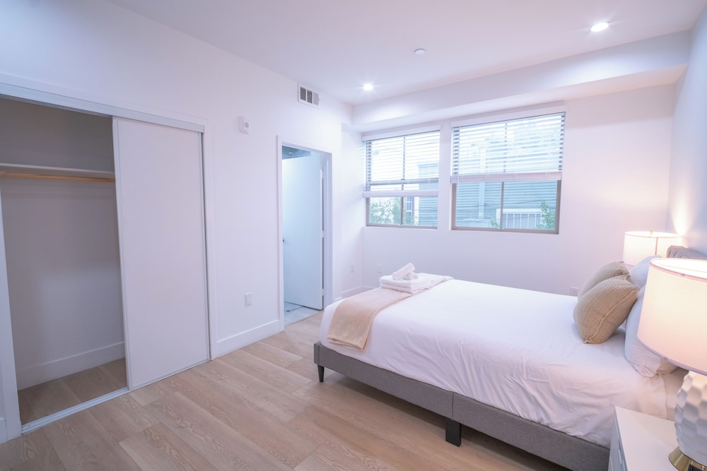 Stylish Private Room by Downtown LA