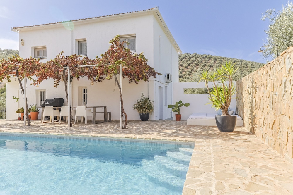 Casa Olivo in Izn jar