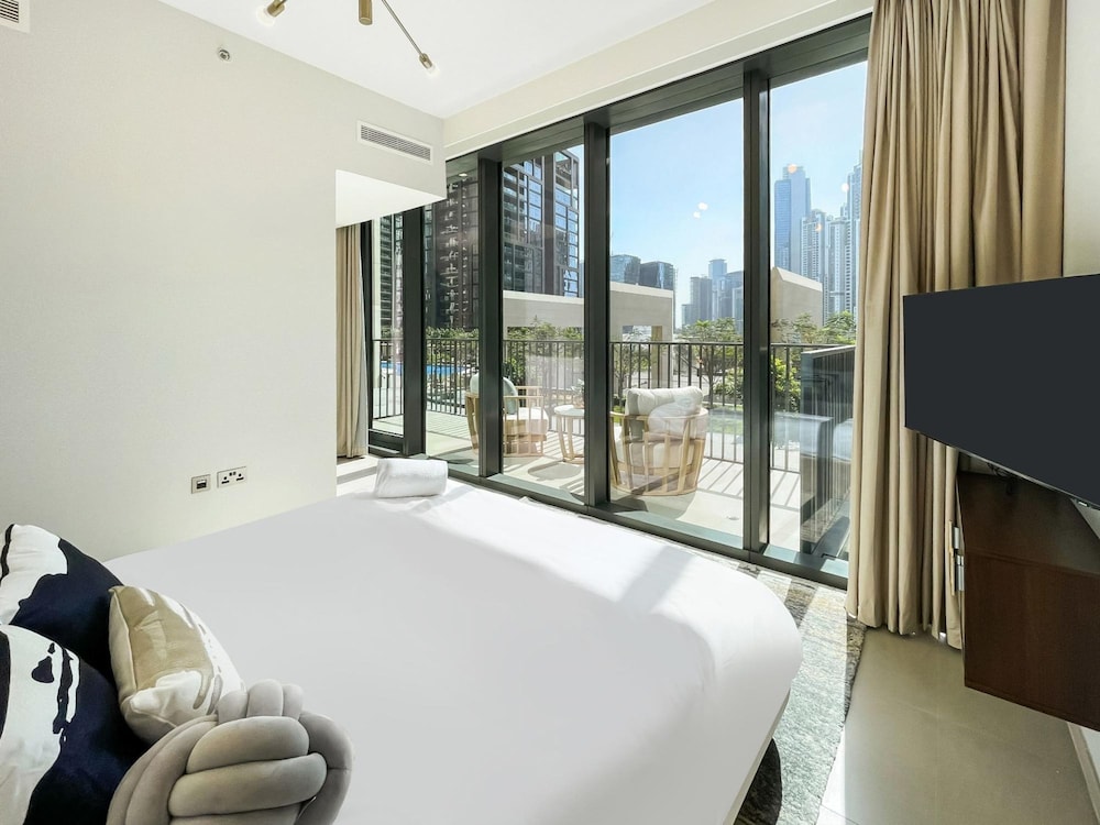 Lux 4BR Duplex in Blvd of Downtown