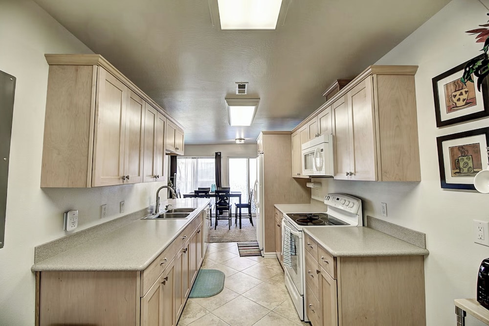 Waterfront Condo W & Dock Access