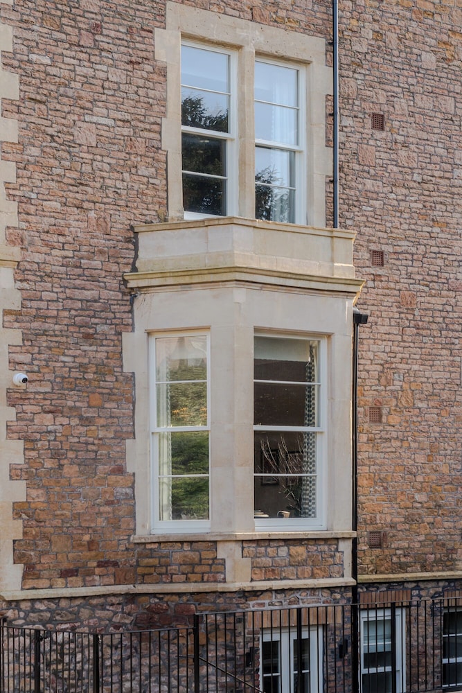 Your Apartment - Pembroke House