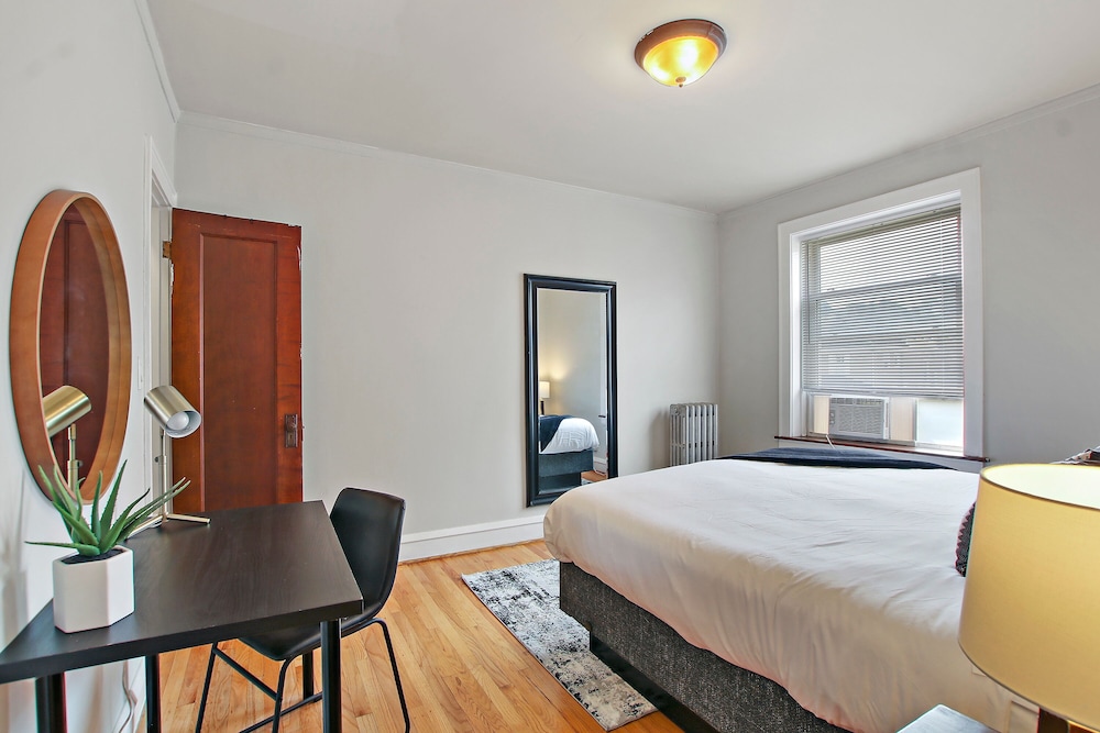 Prime 1BR Apt - Cullom F2