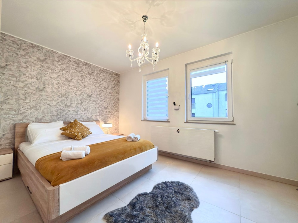 Comfort 2 bedrooms Apt w balcony&parking