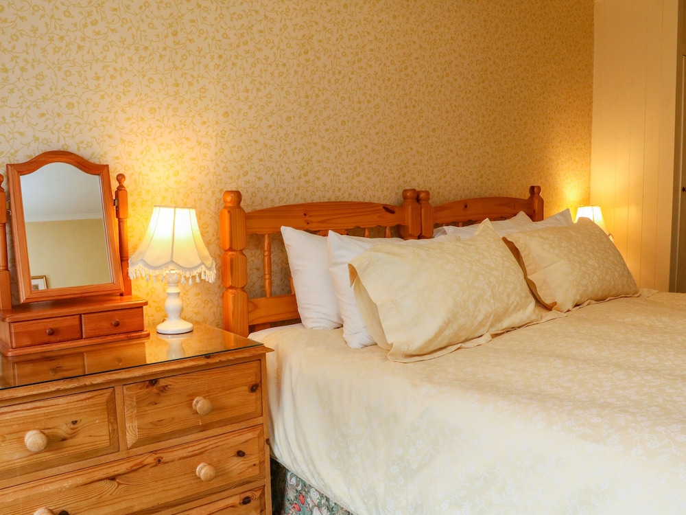 Lower Farm Annexe view 4