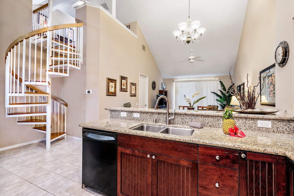 2 Bdrm Plus Loft - AC & Wifi - Concierge Included - Lanai!! - Vrkcv
