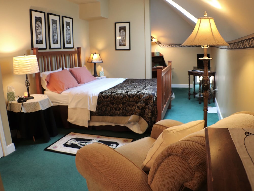 The Lincoln Short North B&B