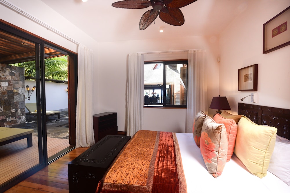 Sankhara Beachfront Villas