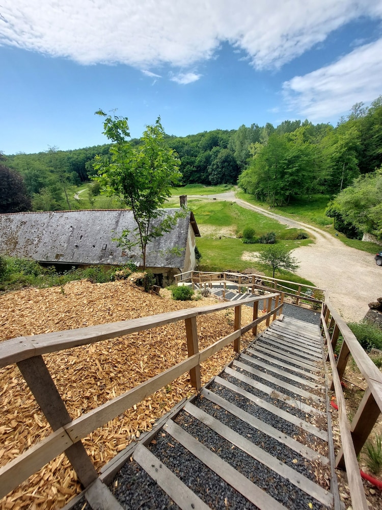 Domaine du Val Sauvage view 3