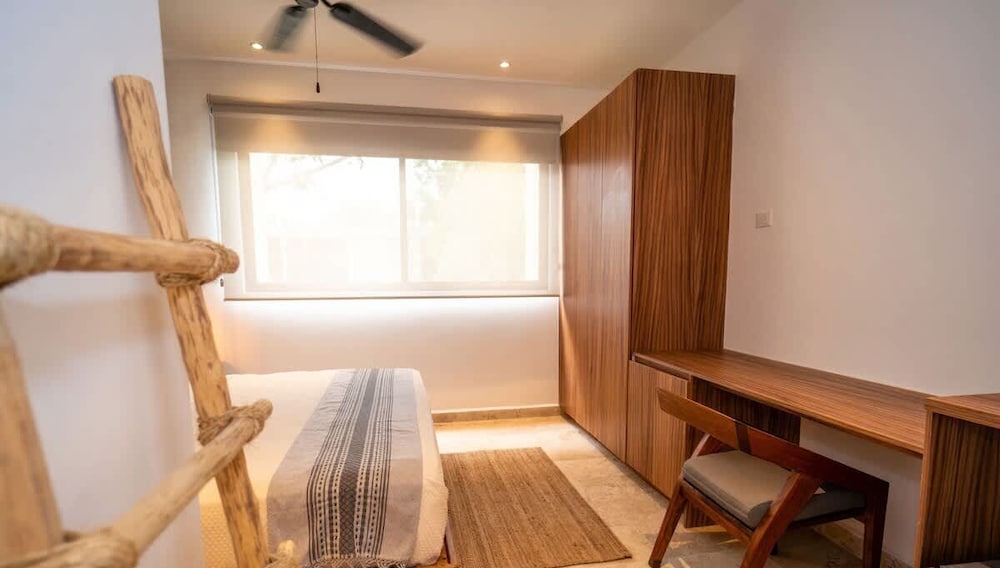 Prime Location 2 BR Apartment With Natural Ligthed & LX Amenities by Waves Management