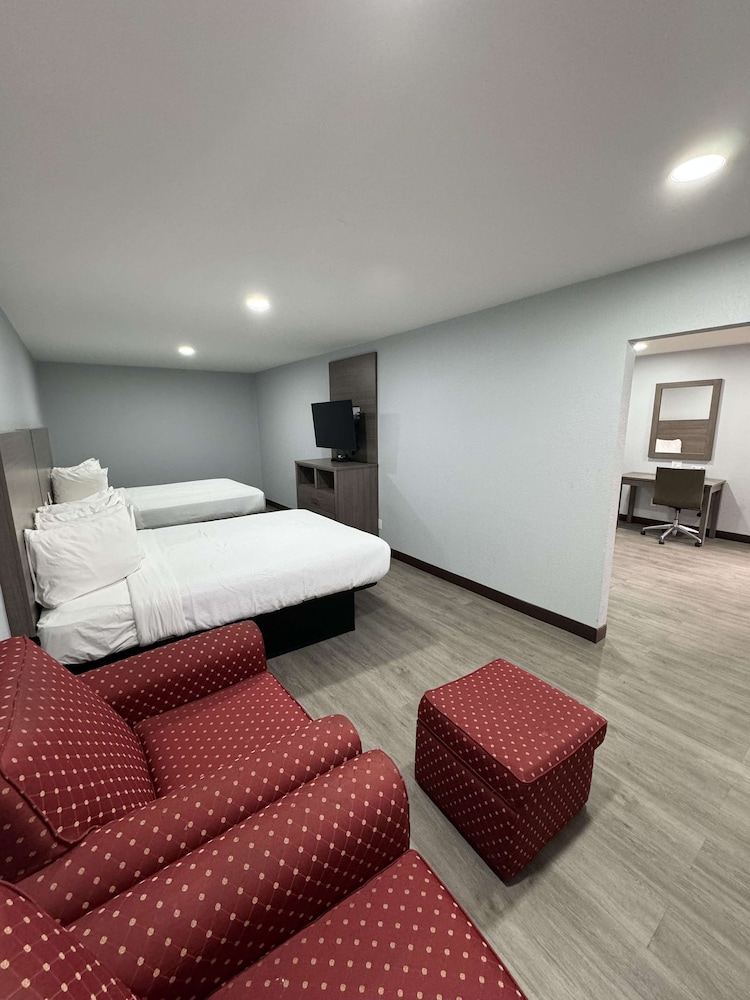 Childress Vacations - SureStay Hotel by Best Western Childress - Property Image 1