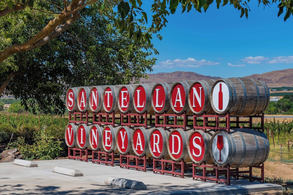 Santellan Inn