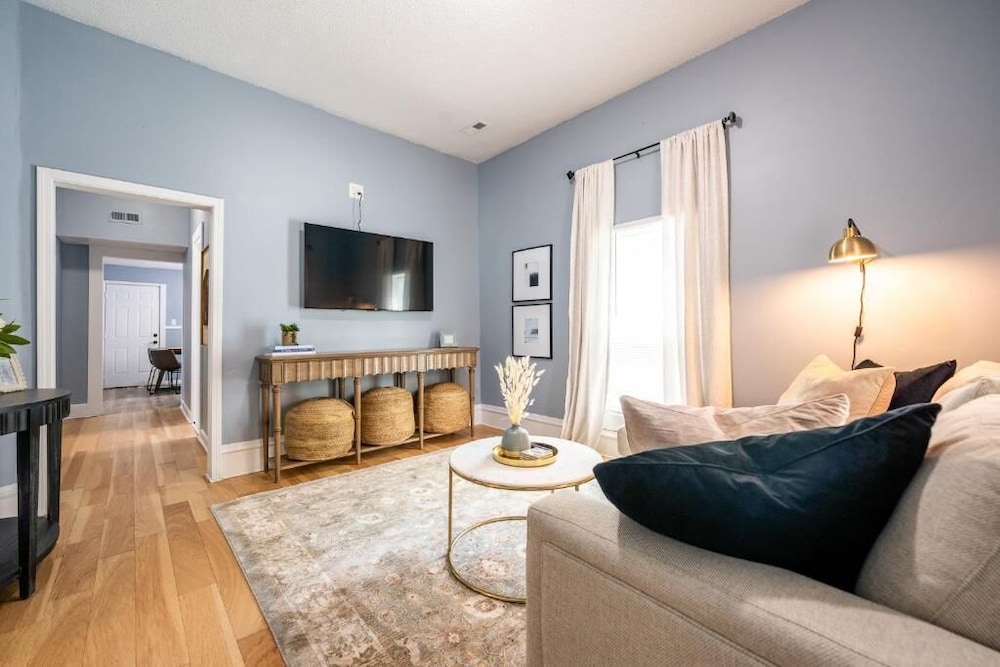 Affordable Quaint Retreat in Indianapolis