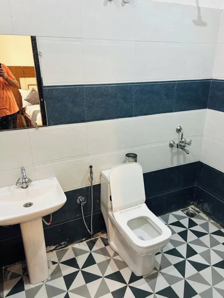 Fabhotel Satya