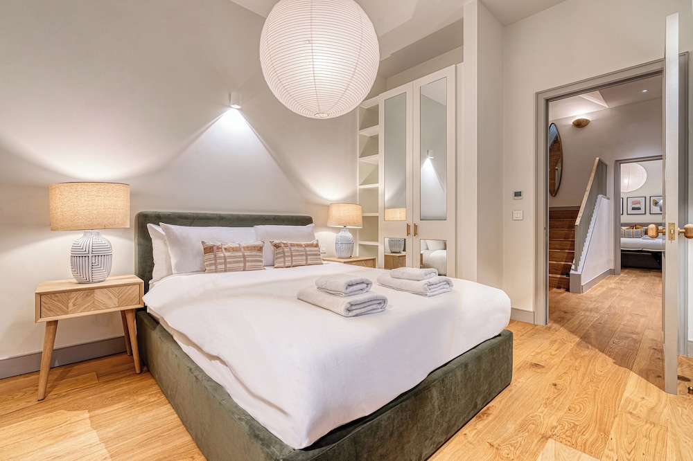 Luxury flats near Big Ben and London Eye
