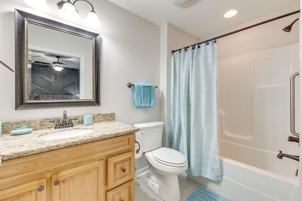 Long Beach Gulf Coast Cottage ~ Half-mi to Sand! view 3