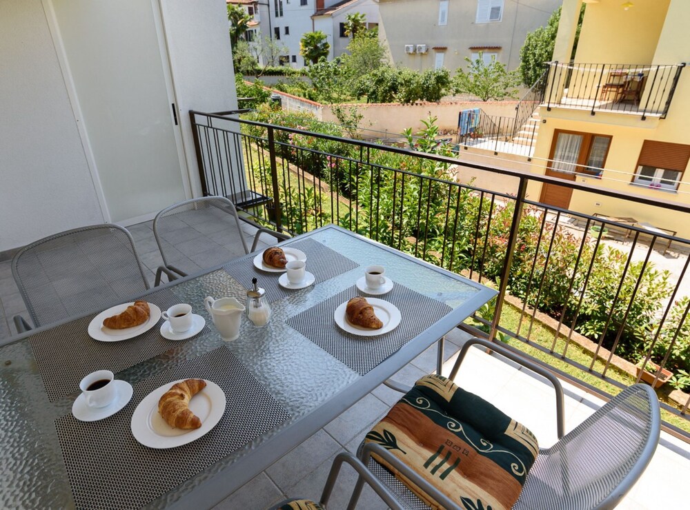 Sunny Street Apartments 2