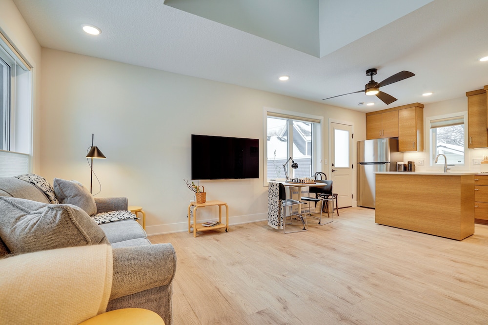 < 1 Mi to Carleton College: Wfh-friendly Apartment