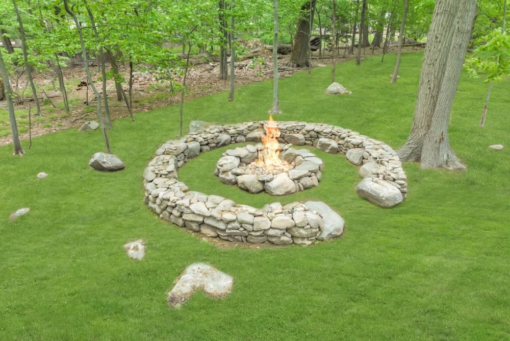 Fall Getaway With Hot Tub Fire Pit and Games
