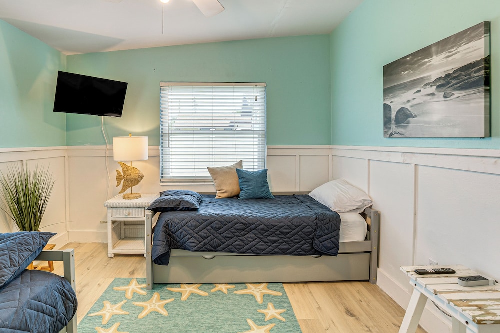 < 2 Mi to Punta Gorda Beach Park! Nautical Retreat
