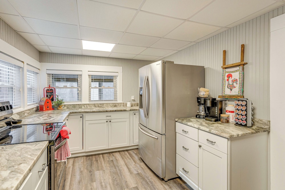 Near Murphy River Walk: Historic Downtown Home!