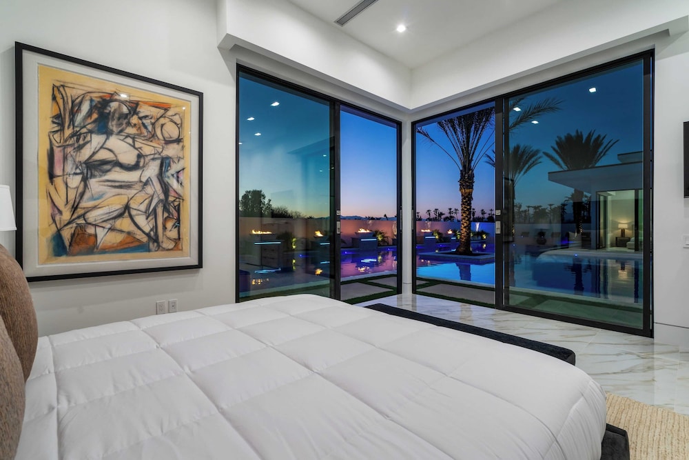 Pool, Hot Tub & Putting Green Minutes From Dining & Golf Bravo Villa #13 by Avantstay
