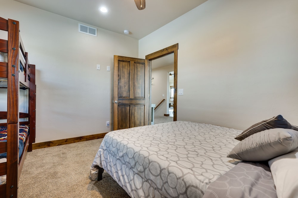 ~ 3 Mi to Granby Ranch: Spacious Cabin Home! view 4