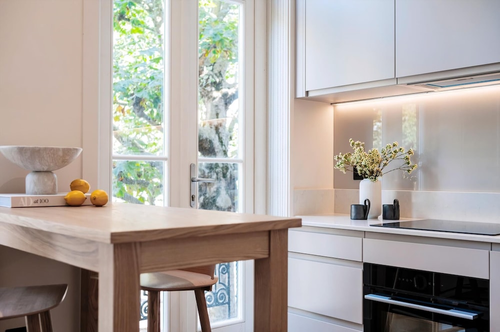 Stunning Studio Apartment, Moments From Earls Court Station