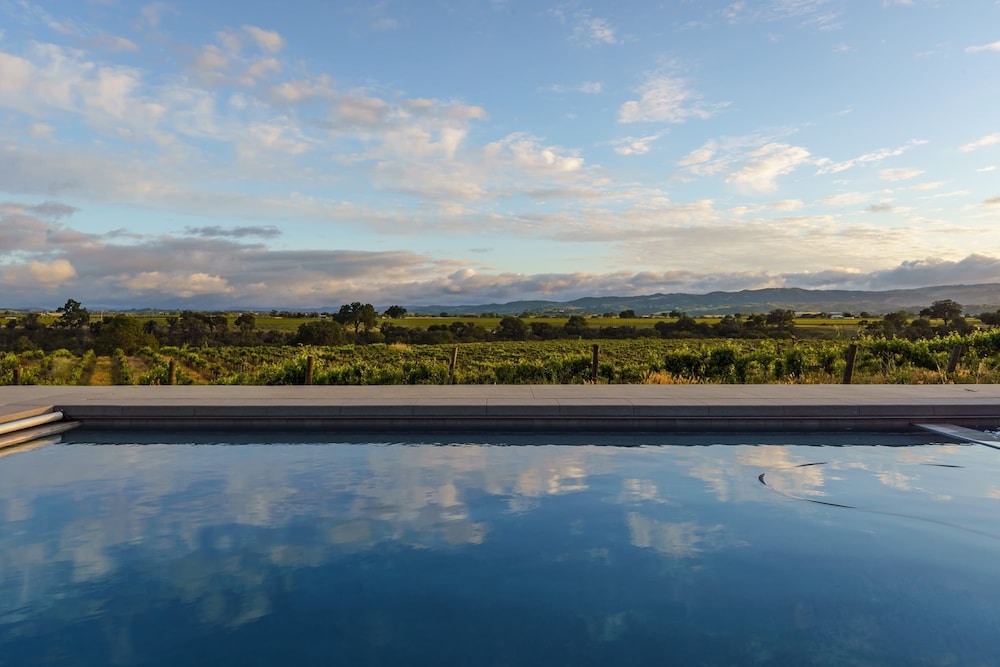 Wellsona Vineyard Retreat Pool Hot Tub Views Main Home Guest Home