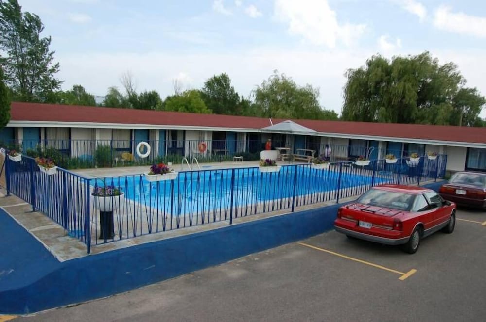 Space Motel-2