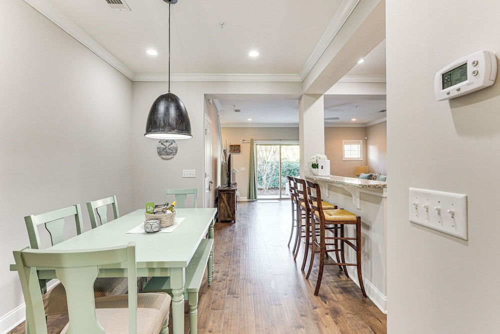 3 Mi to Pier Village: Dog-friendly St Simons Home!