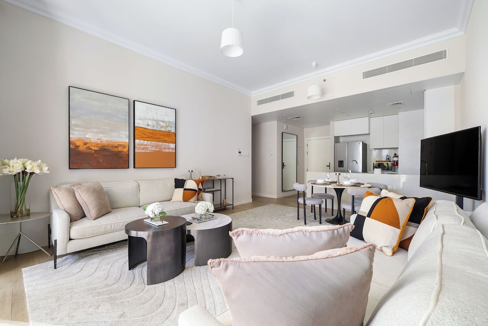 Stylish 2BR with Beach Access