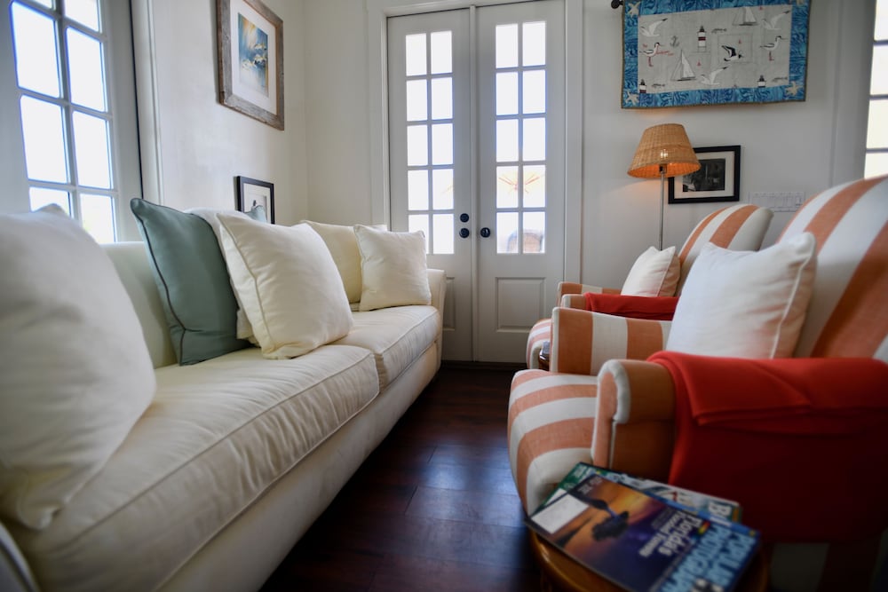 The Sandpiper Inn & Cottages
