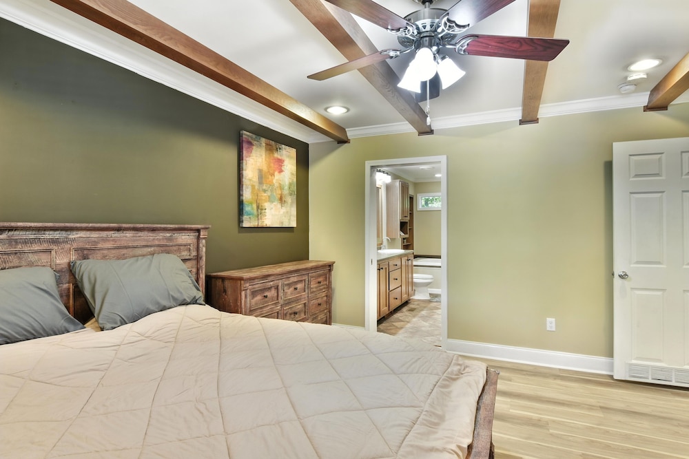 Cozy Cove Escape - Lakeside Retreat 3 Bedroom Cabin