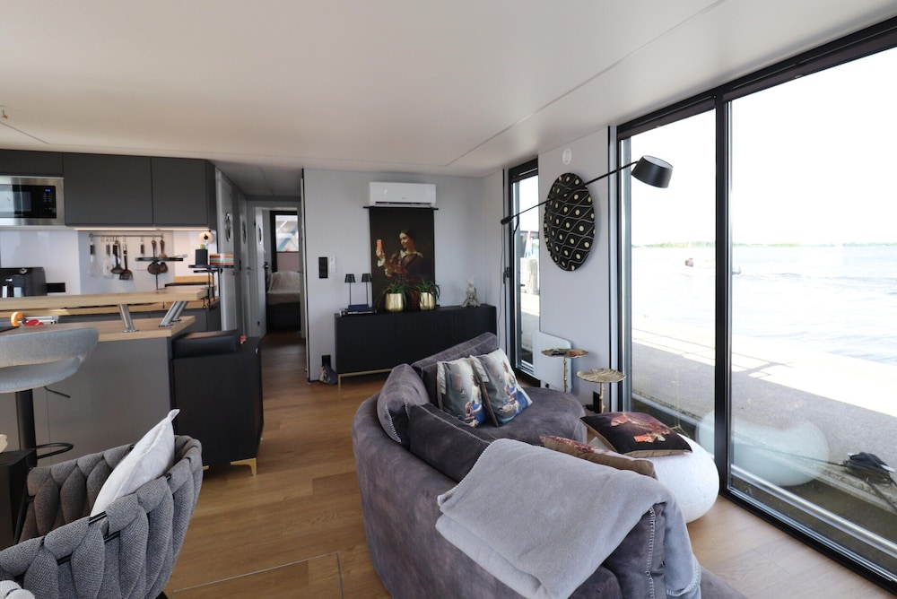 Houseboat With Sauna and Fantastic View