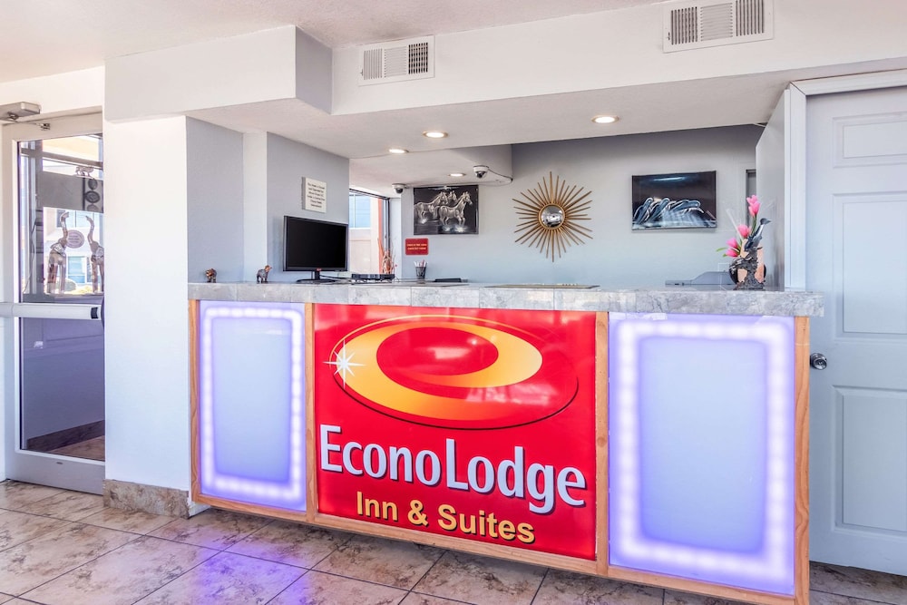 Macon Vacations - Econo Lodge Inn Suites - Property Image 18