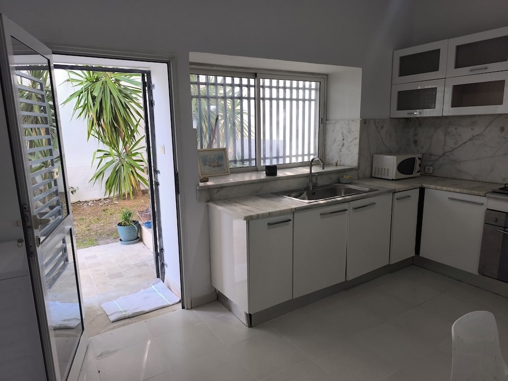 Stylish villa avec parking et piscine