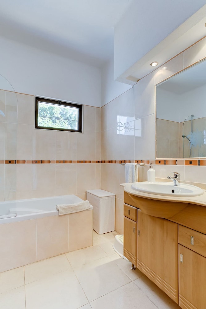 Sequana Fabulous Spacious Villa Perfect for Fami