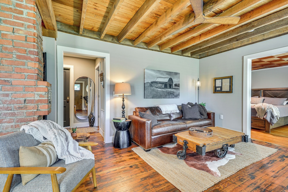 Cozy Cottage: Nature-filled Winston-salem Retreat!