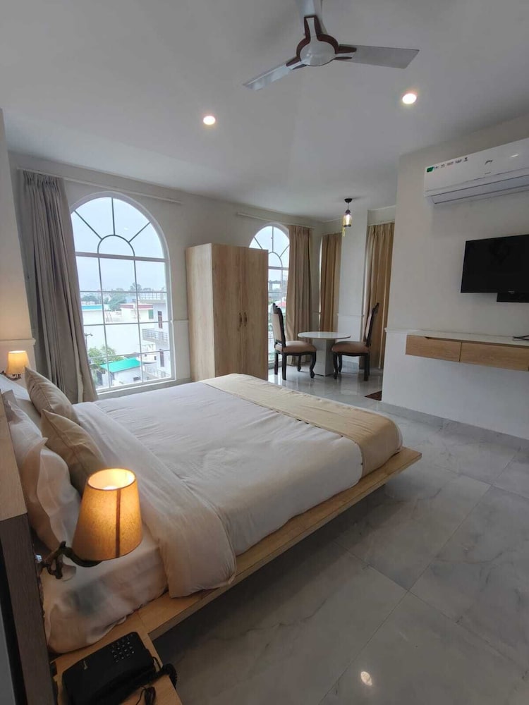 Hotel YJ Manor