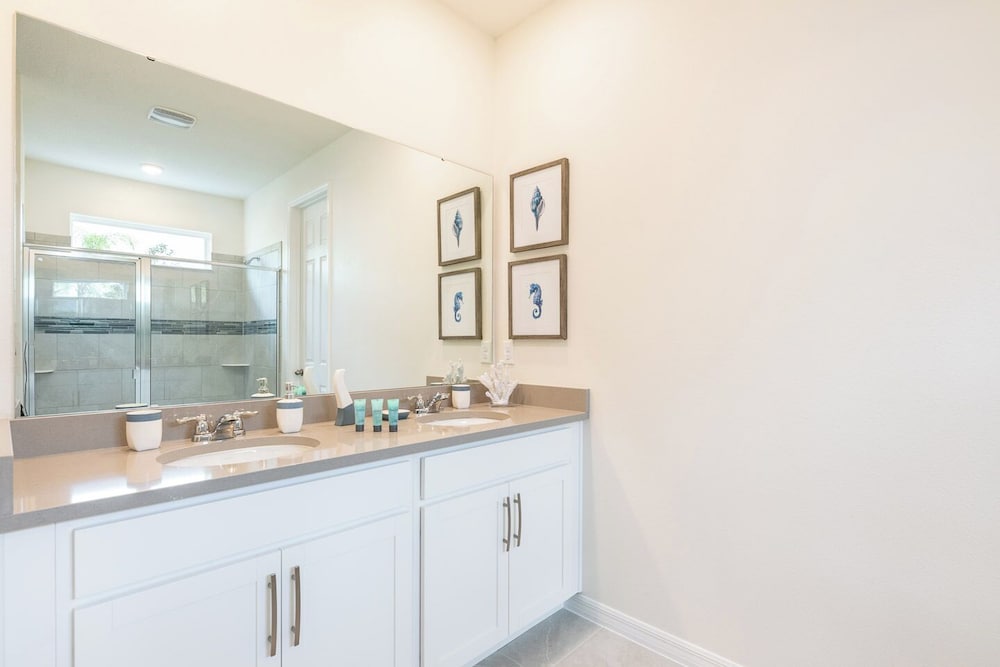 Spacious 9-bedroom Orlando vacation home