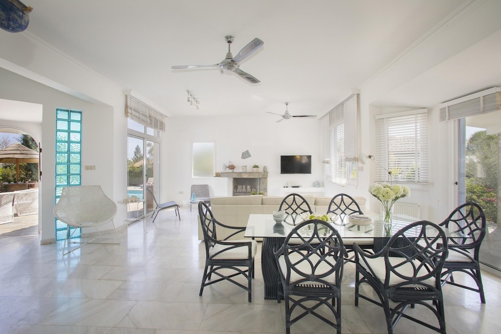 Mazeri in Protaras With 5 Bedrooms and 4 Bathrooms