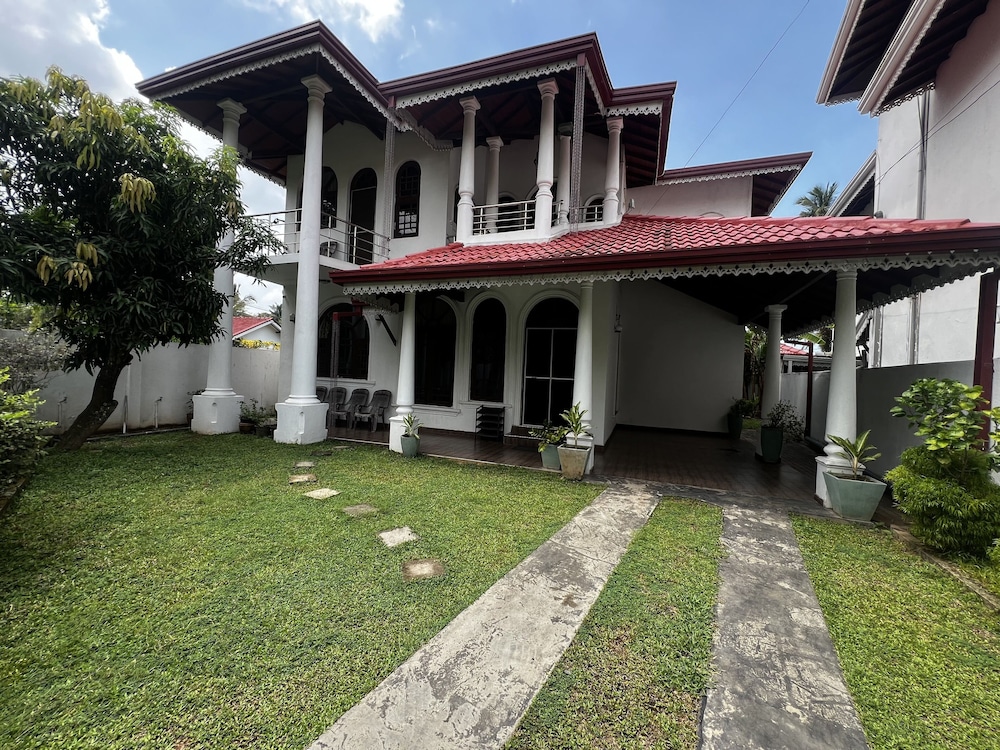 Villa Hirunika