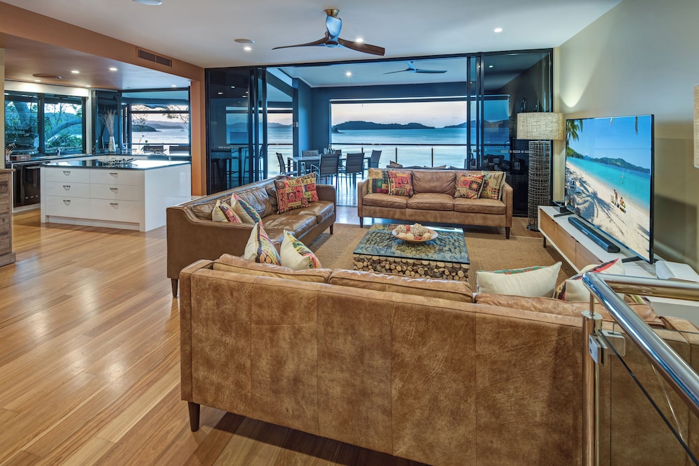 Edge 18 Waterfront Luxury