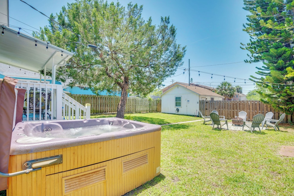2 Blocks to Canal St: New Smyrna Beach Home