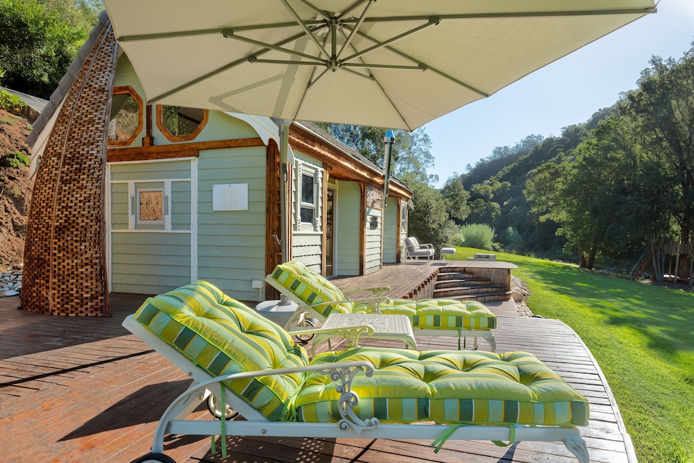 Amazing Riverside Retreat With Hot Tub & Ecopool